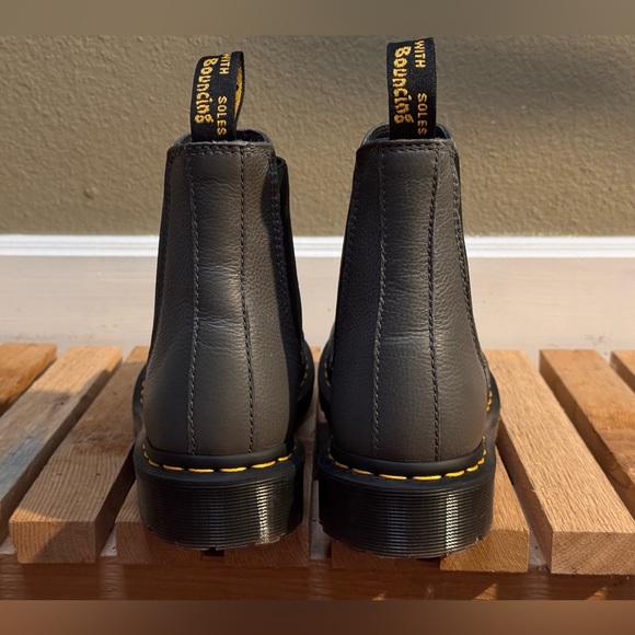 DR MARTEN DOCS PEWTER GRAY CHELSEA BOOTS 7 38 - Picture 5 of 9